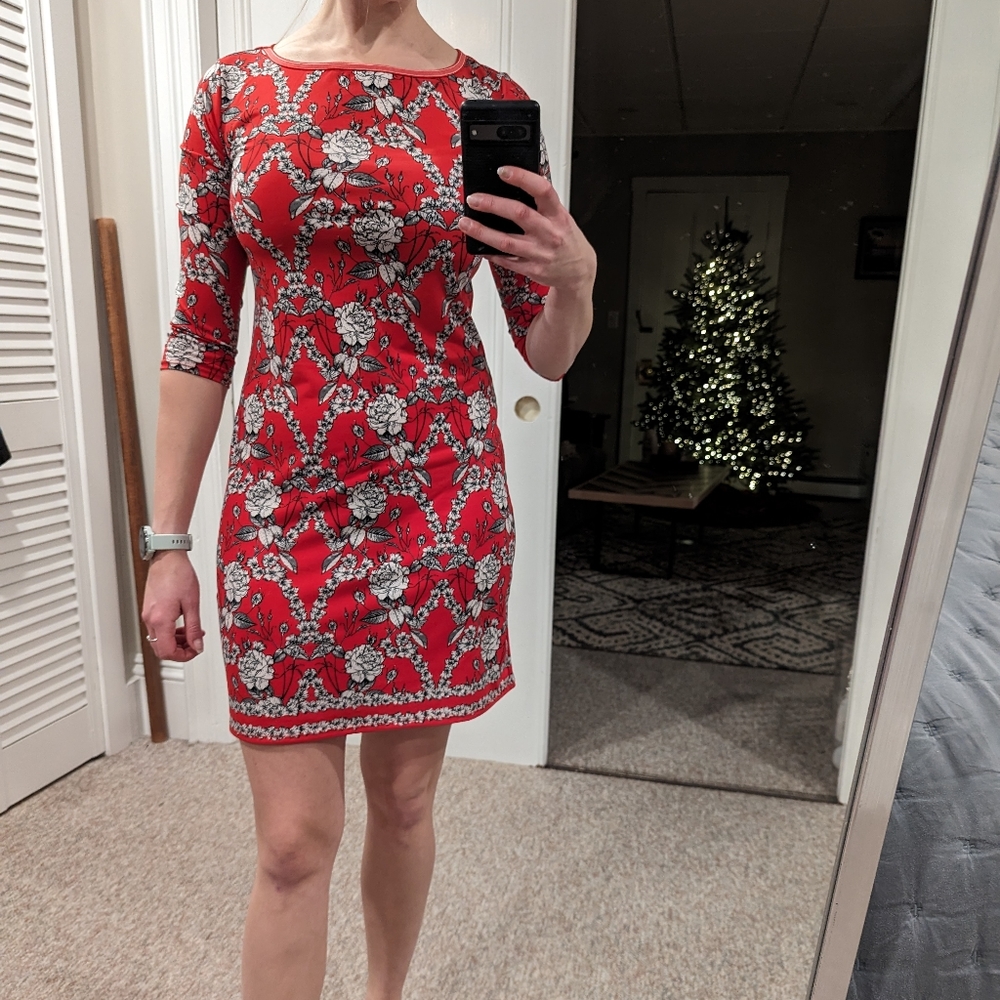 Max Studio Red White Floral Stretch Boat Neck Long Sleeve Shift Dress